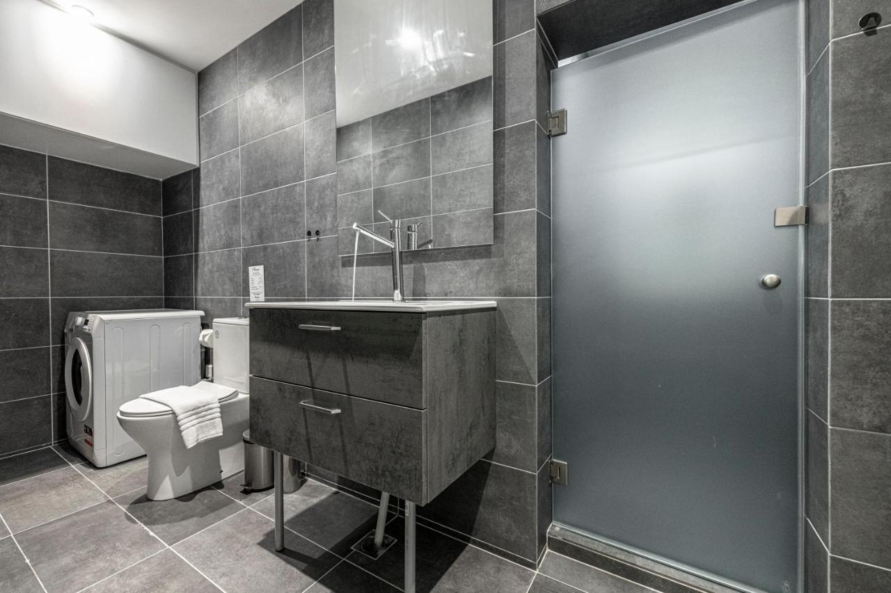 Phaedrus Living: City Center Luxury Flat Loukianou Atenas Exterior foto